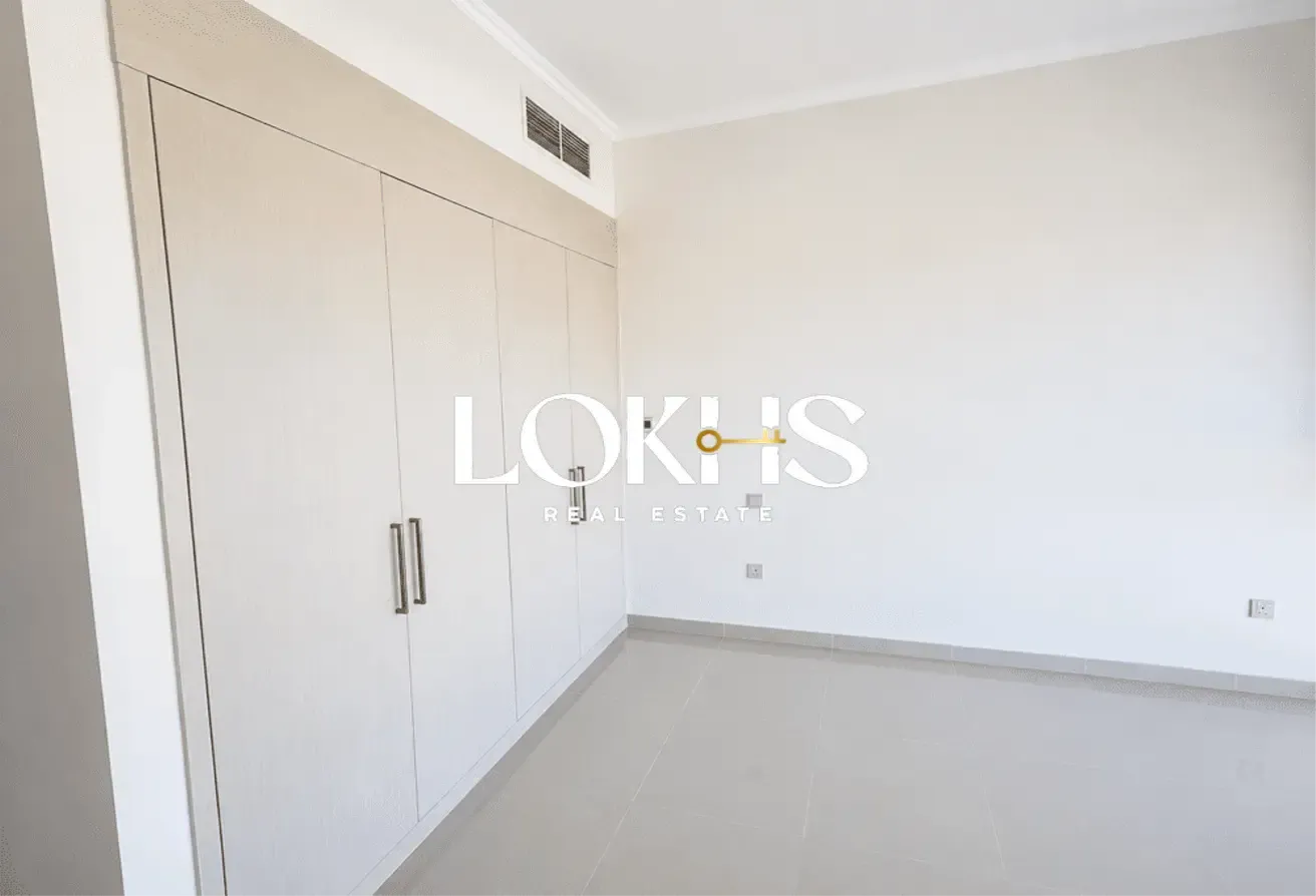 Golf View | Closed Kitchen | Vacant