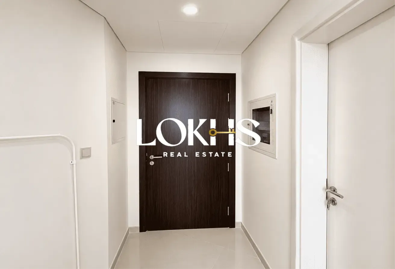 Golf View | Closed Kitchen | Vacant