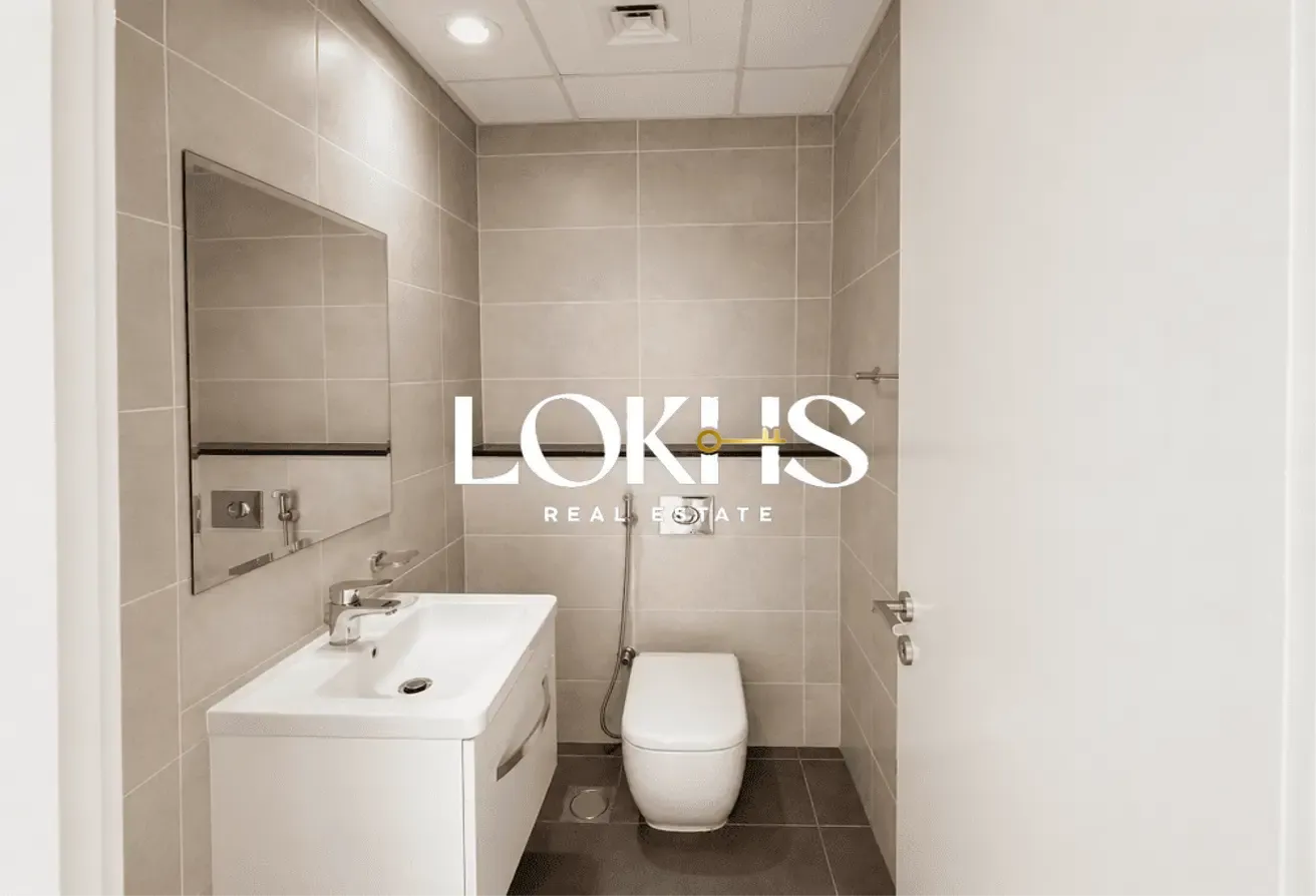 Golf View | Closed Kitchen | Vacant