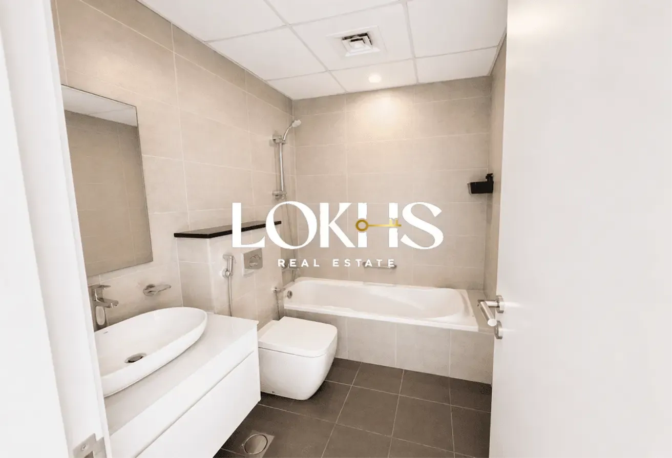 Golf View | Closed Kitchen | Vacant