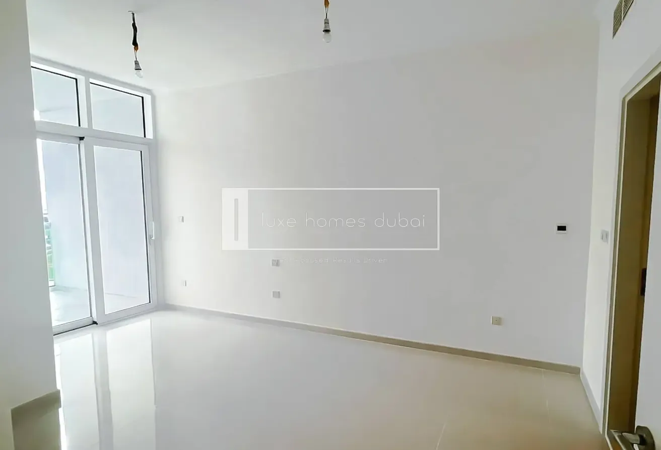 Golf Community | Modern 1BR | Investment Deal