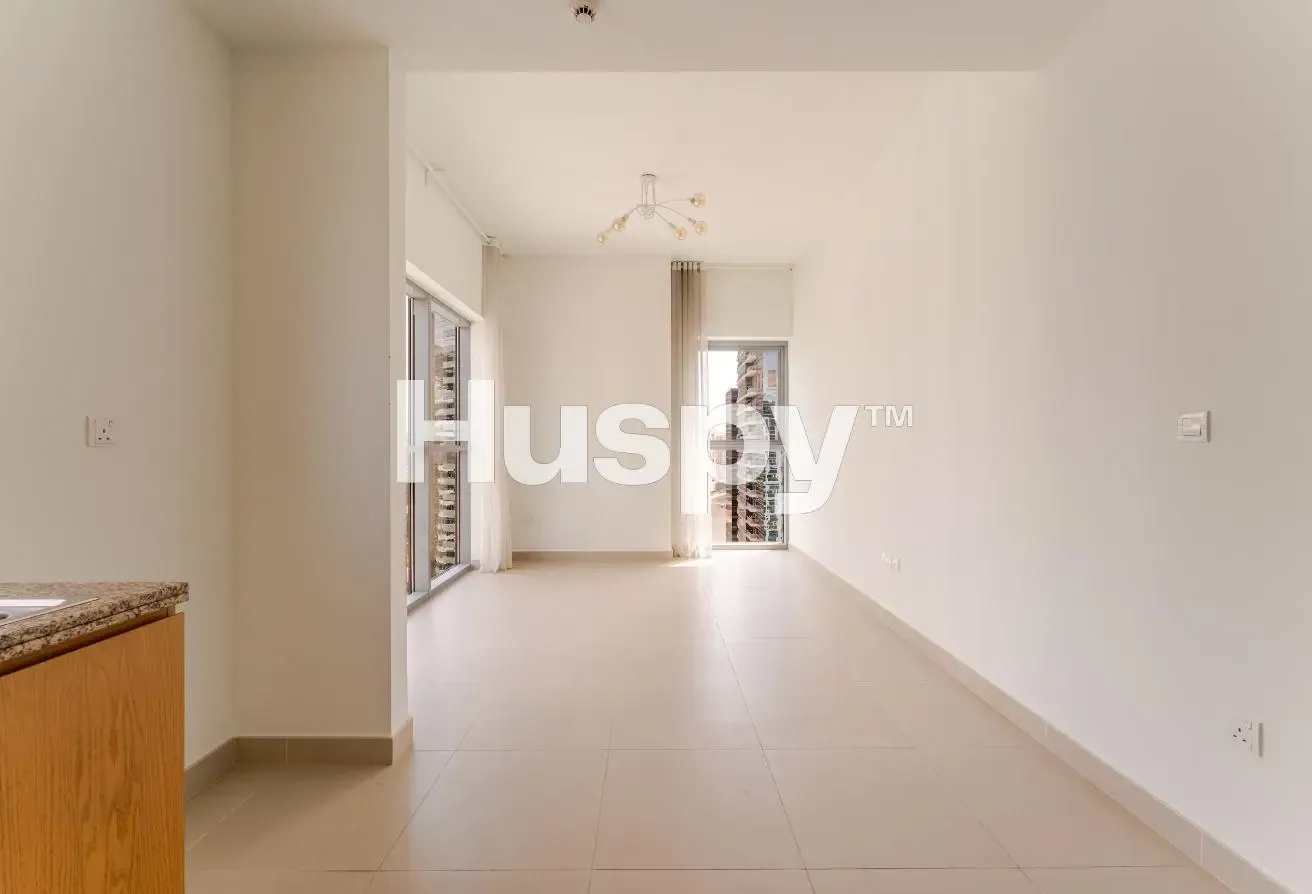 Vacant | High Floor | Partial Canal View