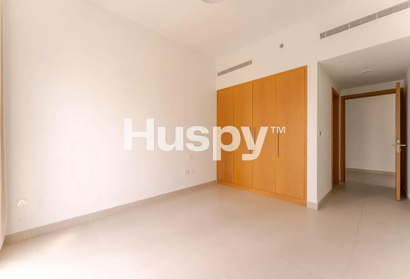 Vacant | High Floor | Partial Canal View