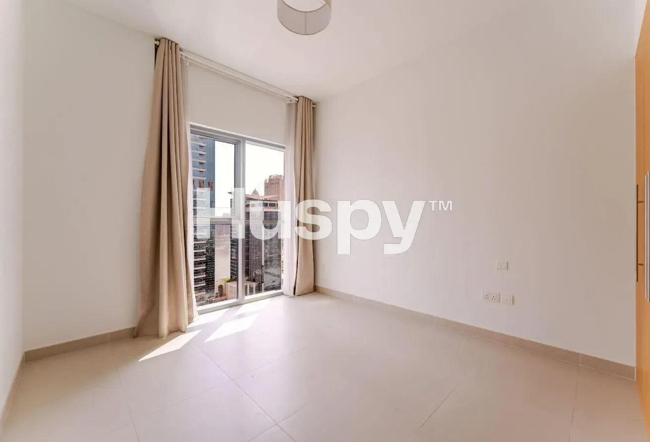 Vacant | High Floor | Partial Canal View