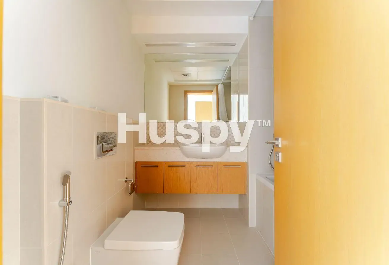 Vacant | High Floor | Partial Canal View