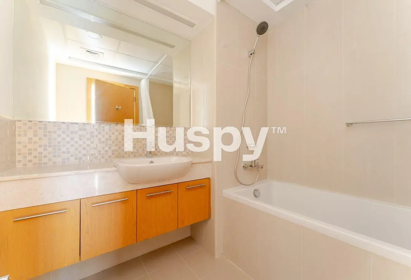 Vacant | High Floor | Partial Canal View