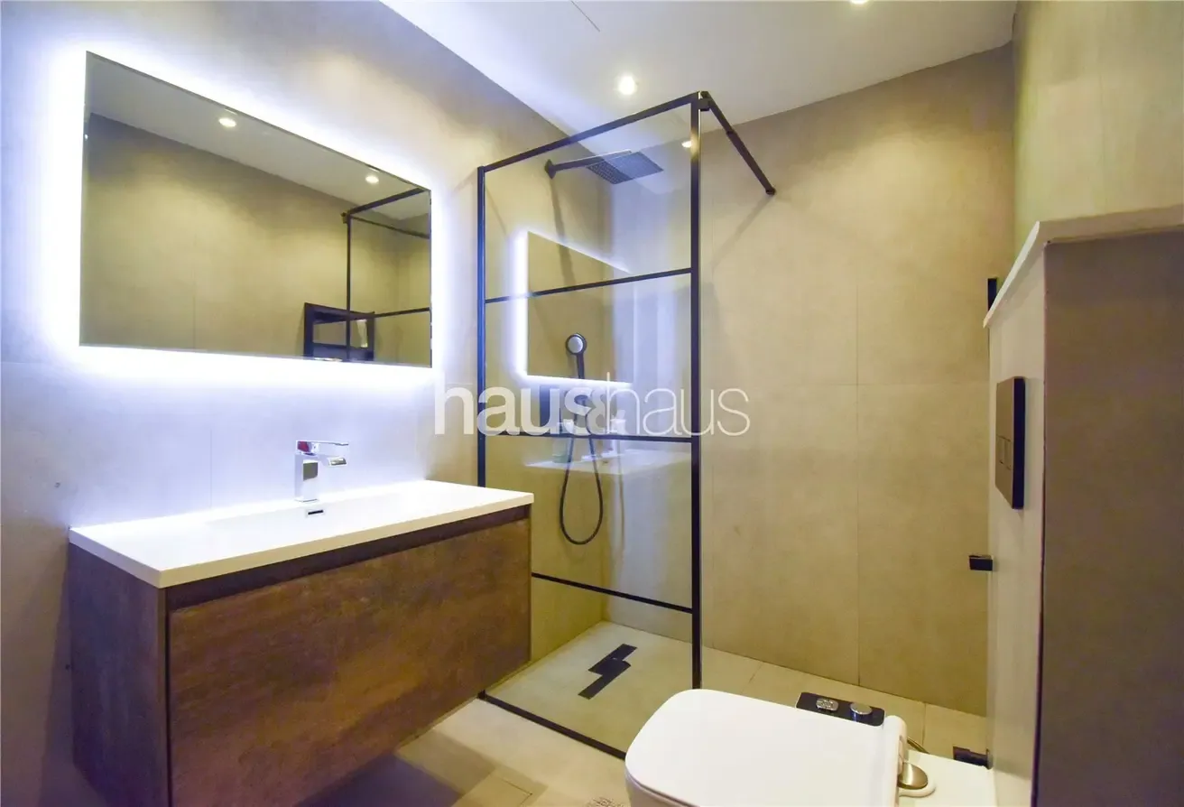 3BR | Upgraded | VOT | Close to Sunmarke