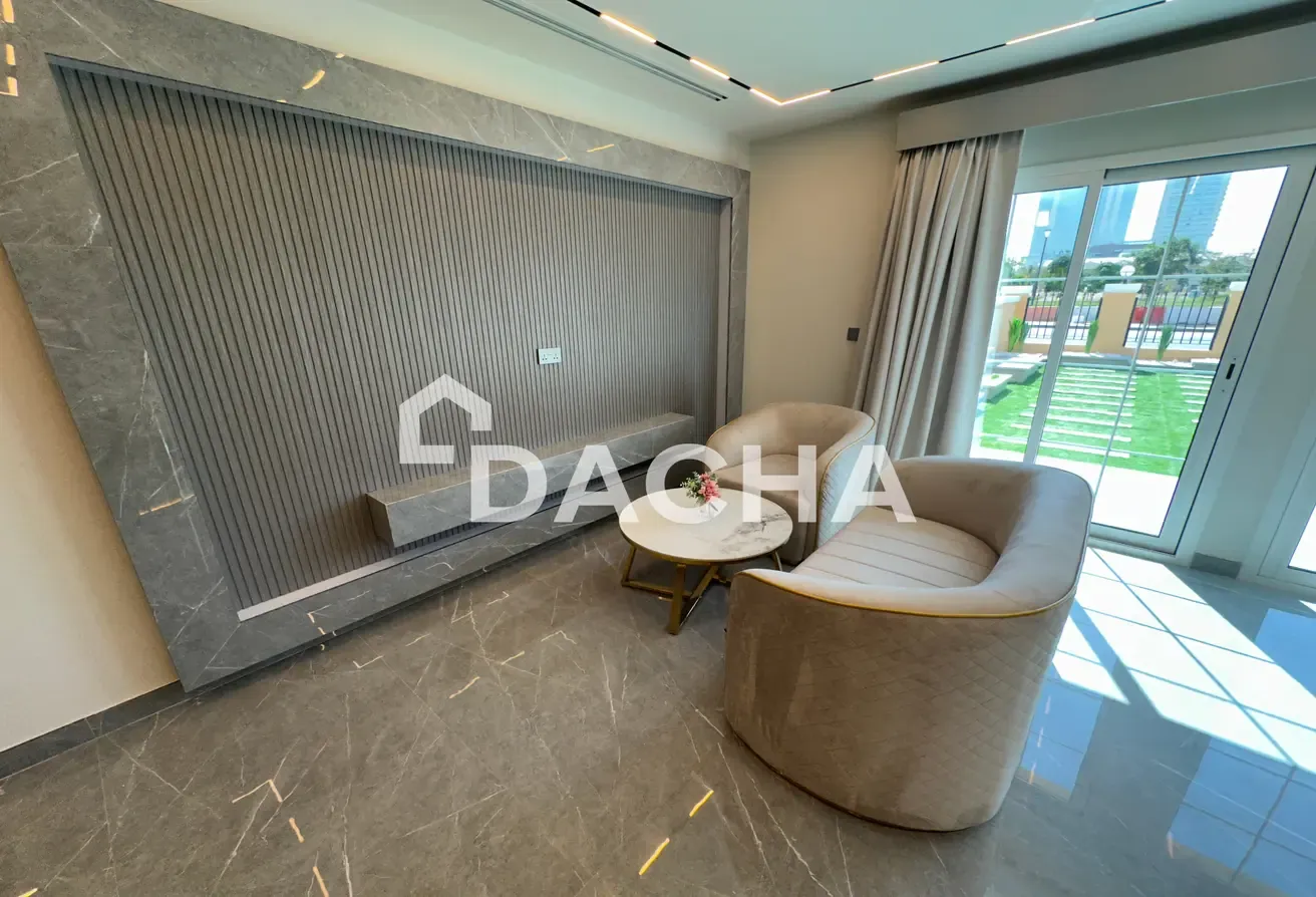 SINGLE ROW / Fully Furnished / Renovated