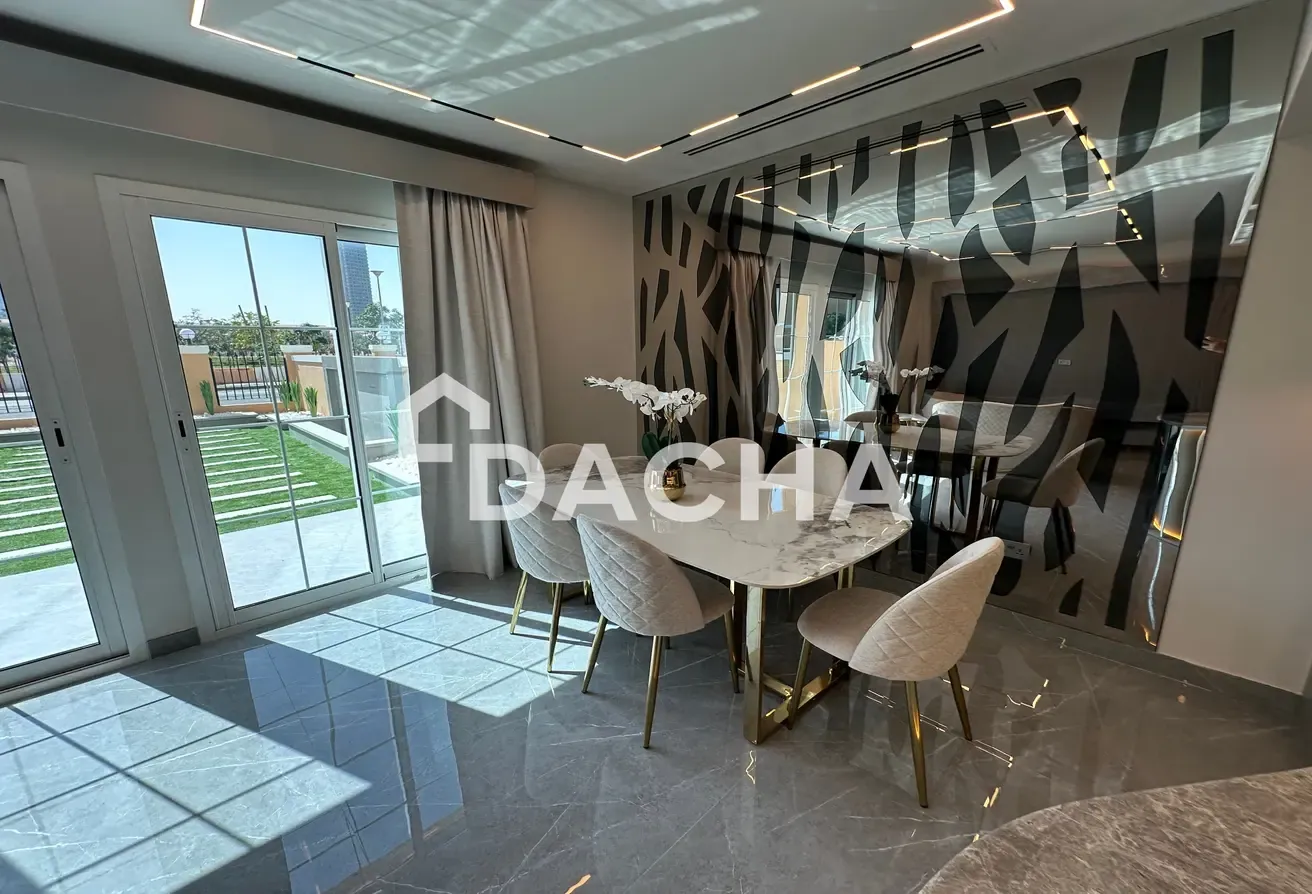 SINGLE ROW / Fully Furnished / Renovated