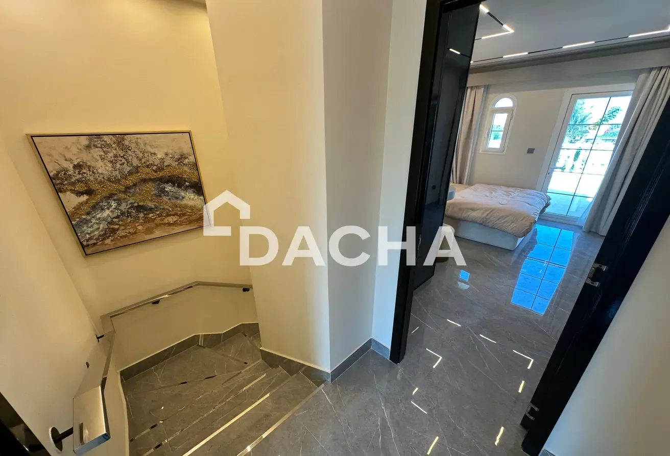 SINGLE ROW / Fully Furnished / Renovated