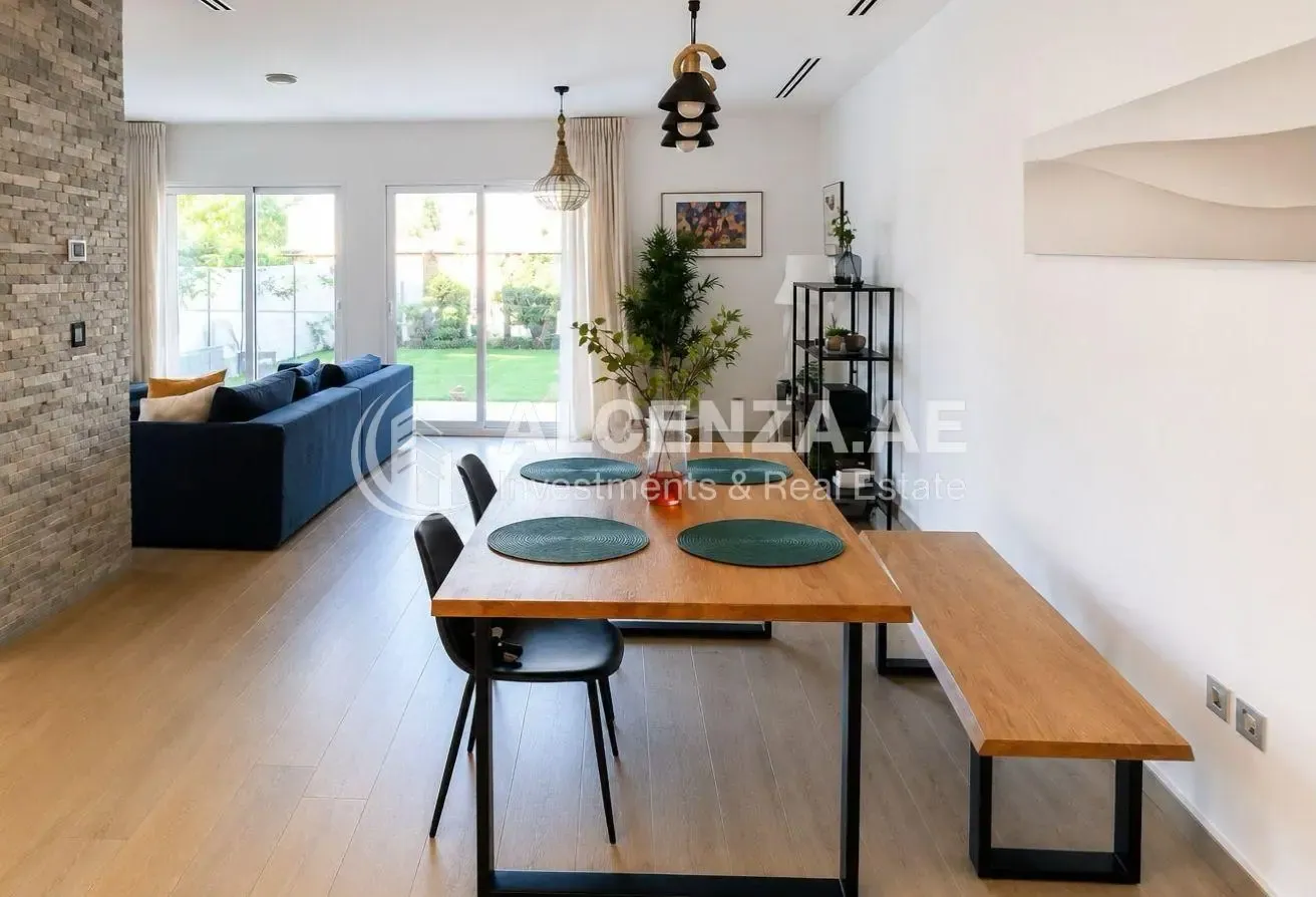 Upgraded | Spacious Townhouse | Rented