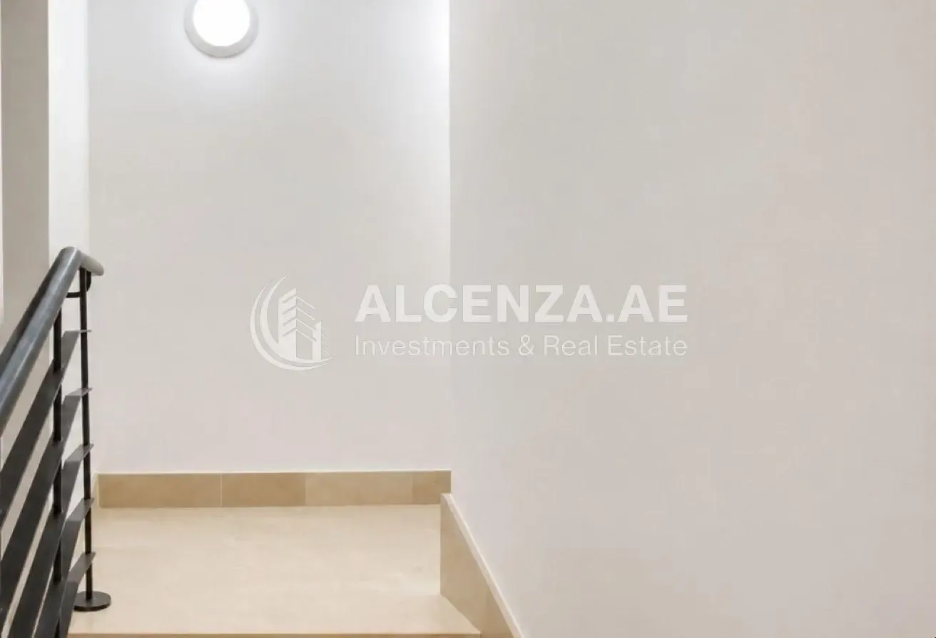 Upgraded | Spacious Townhouse | Rented