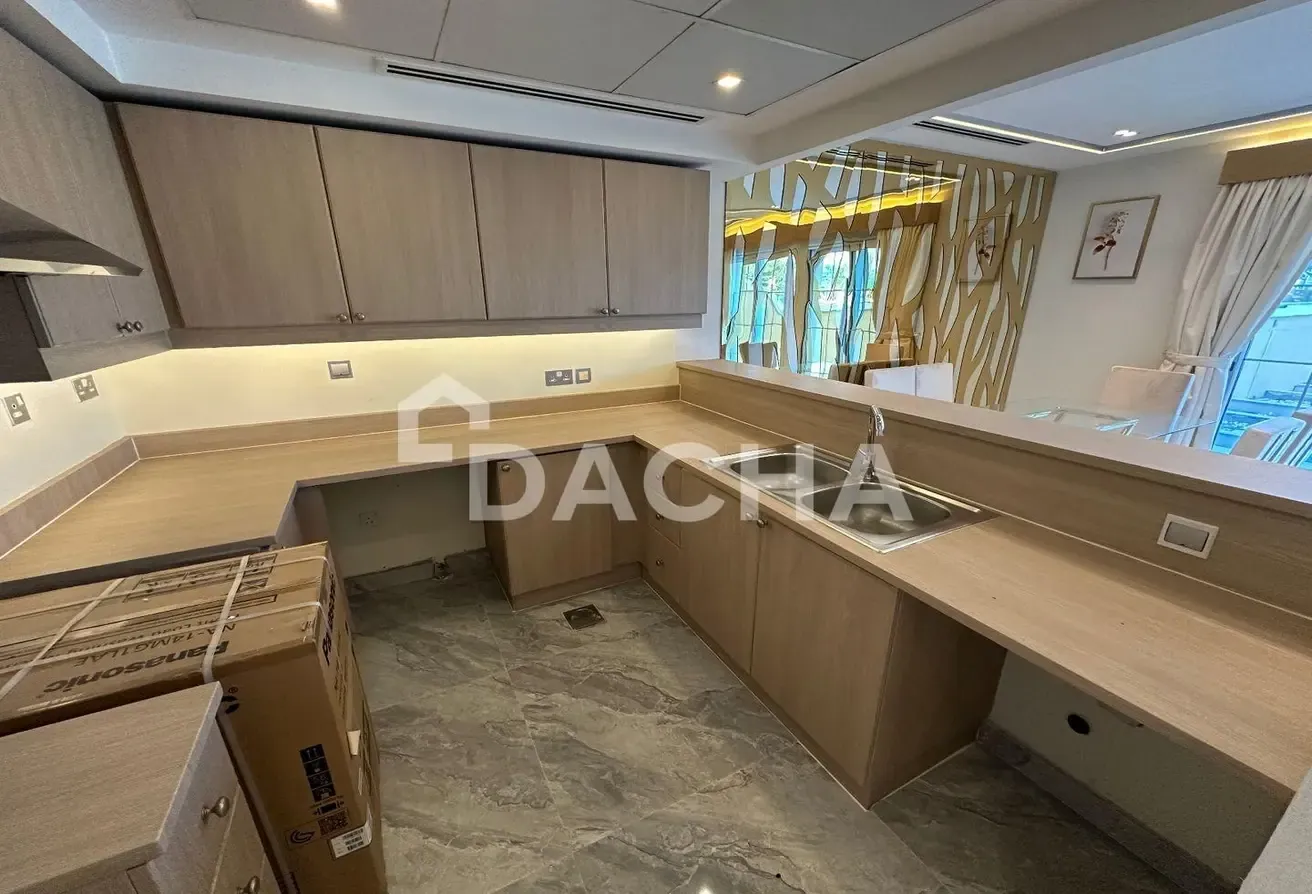VACANT NOW! / Single Row / Near School