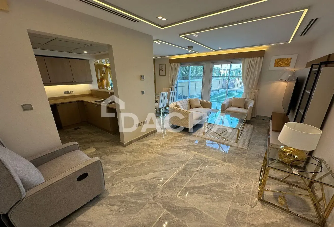 VACANT NOW! / Single Row / Near School