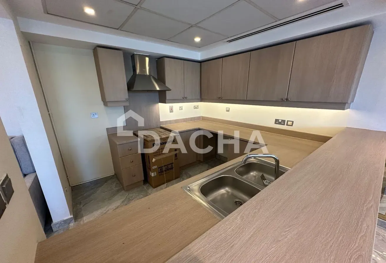 VACANT NOW! / Single Row / Near School