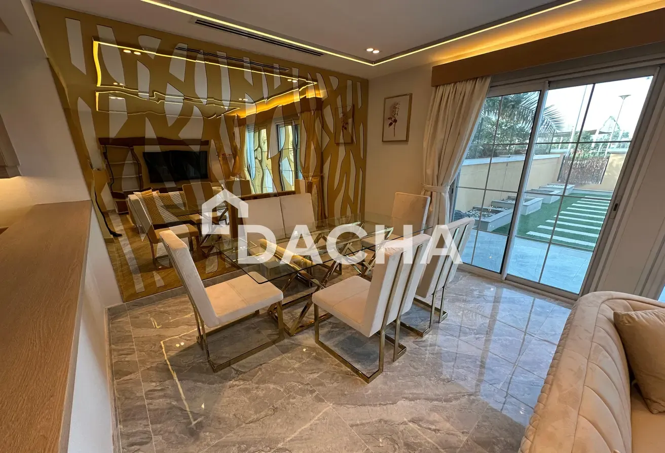 VACANT NOW! / Single Row / Near School