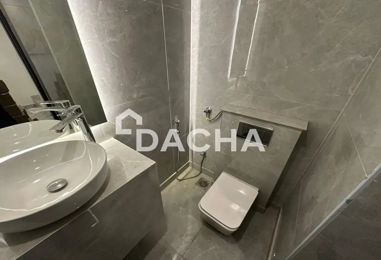VACANT NOW! / Single Row / Near School