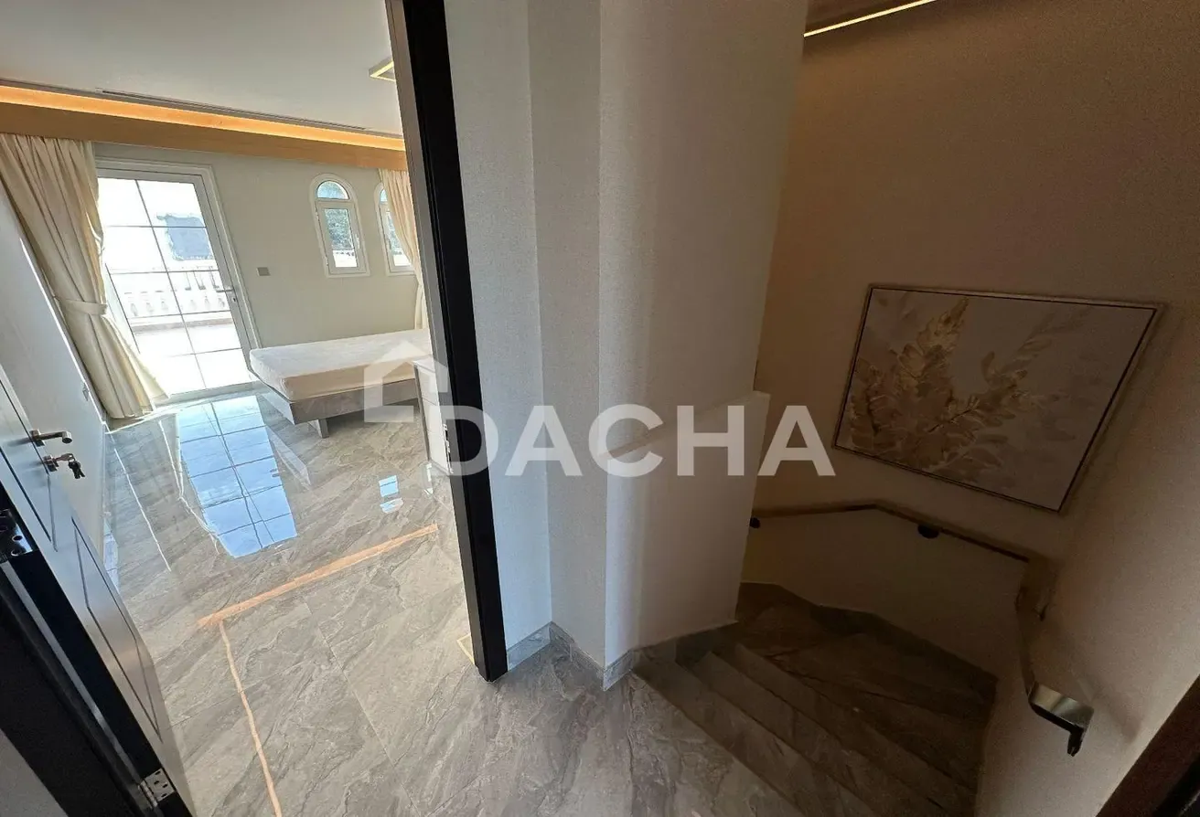 VACANT NOW! / Single Row / Near School