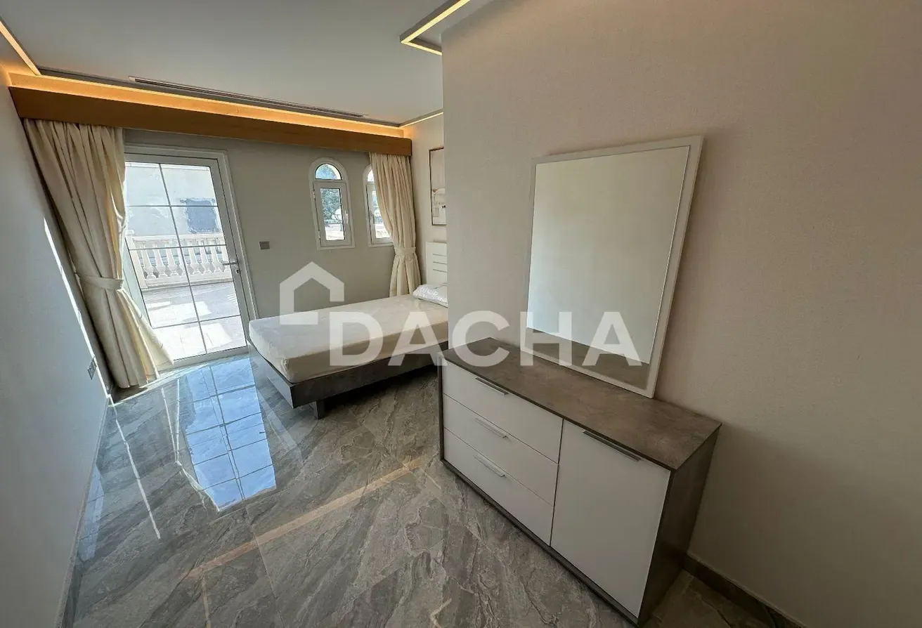 VACANT NOW! / Single Row / Near School