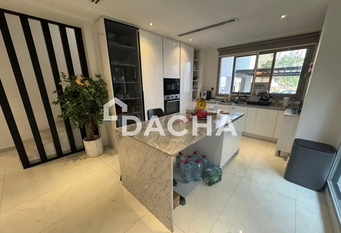 CENTRAL! / Spacious 3Br / Near Sunmarke