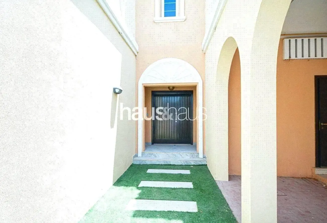 Furnished | Upgraded | Vacant NOW