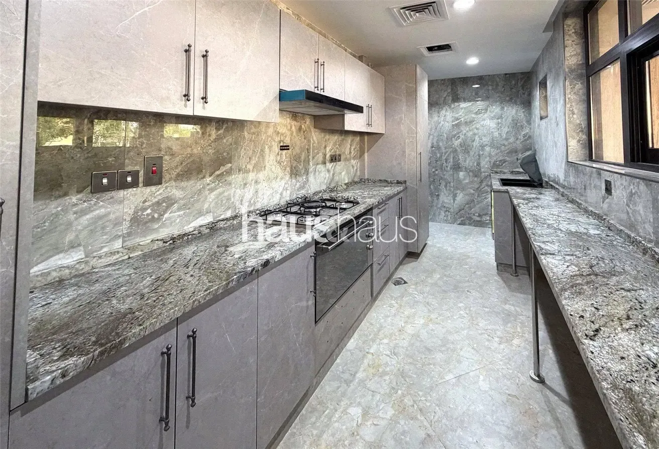 Large BUA | Vacant | New | Central Location