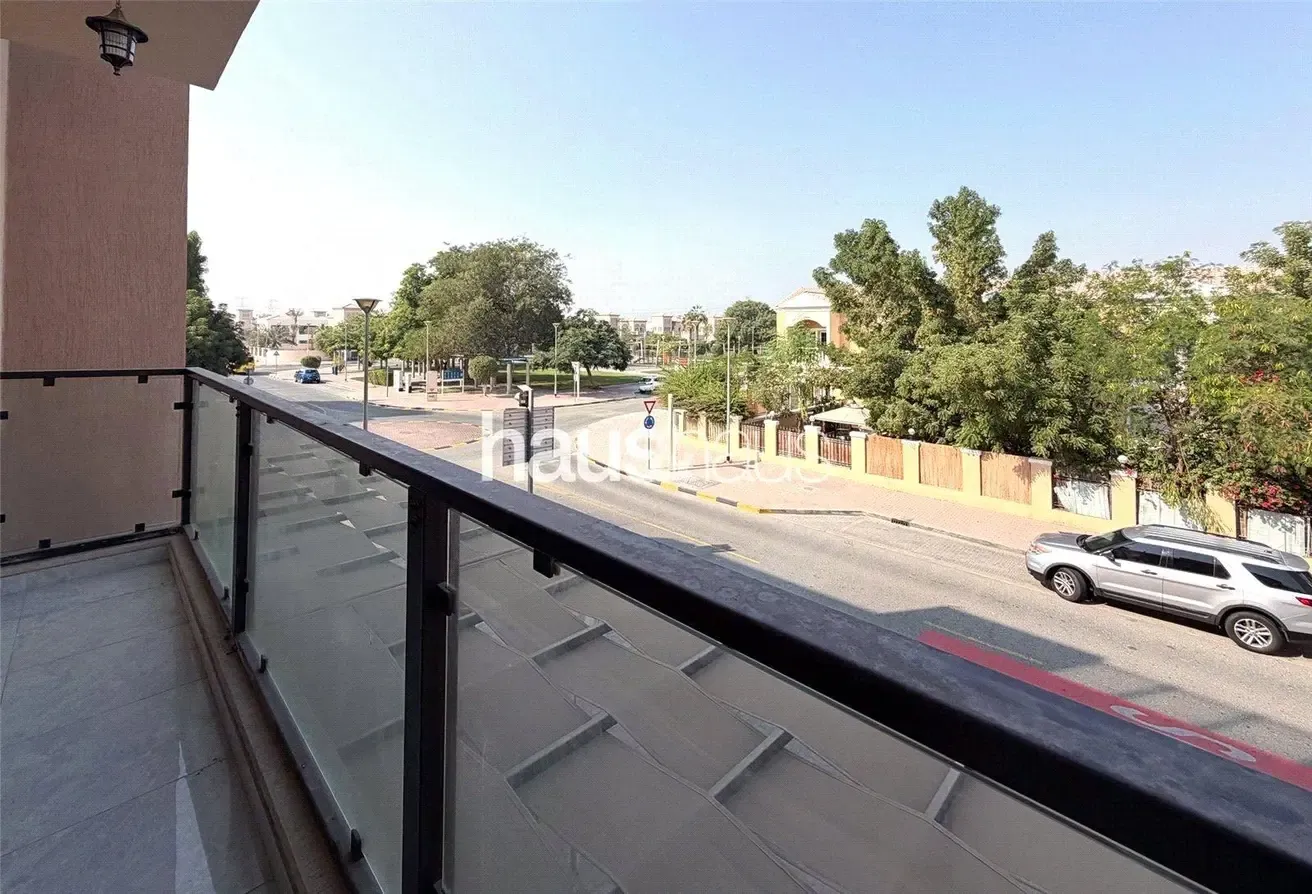Large BUA | Vacant | New | Central Location