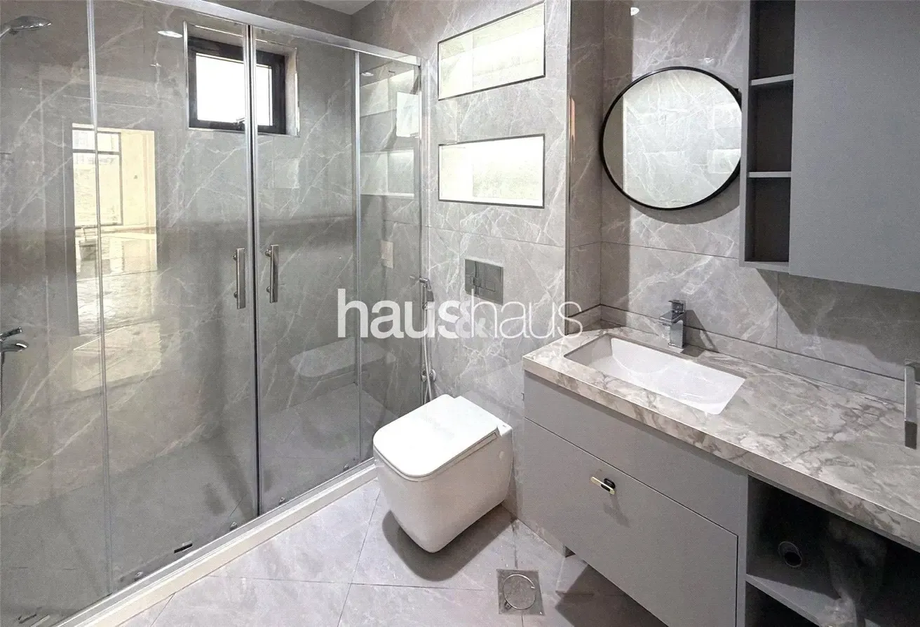 Large BUA | Vacant | New | Central Location