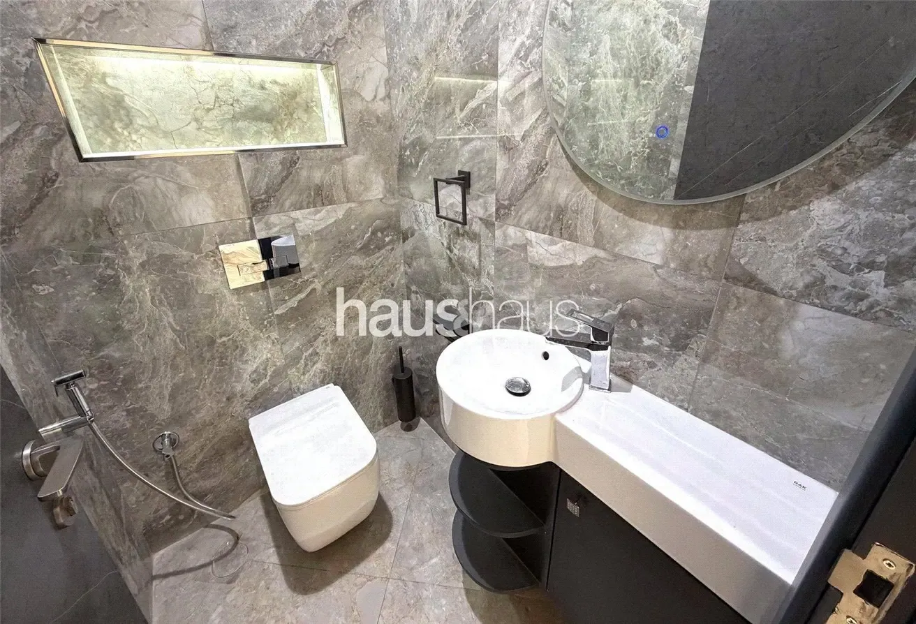 Large BUA | Vacant | New | Central Location