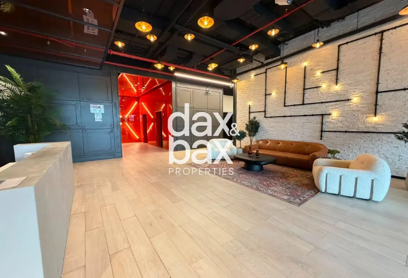 Modern Studio | Downtown City View | Multiple Unit