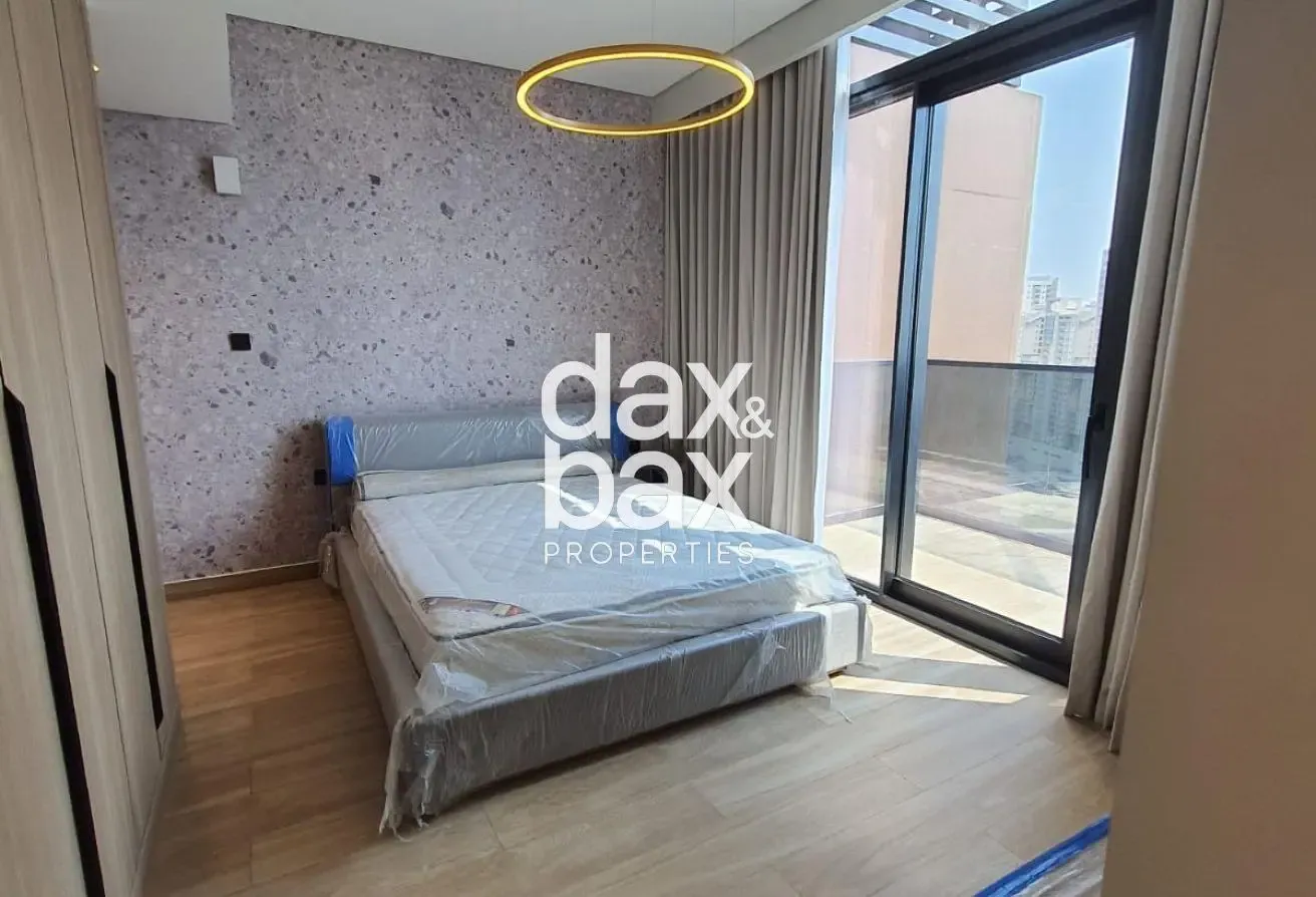 Modern Studio | Downtown City View | Multiple Unit
