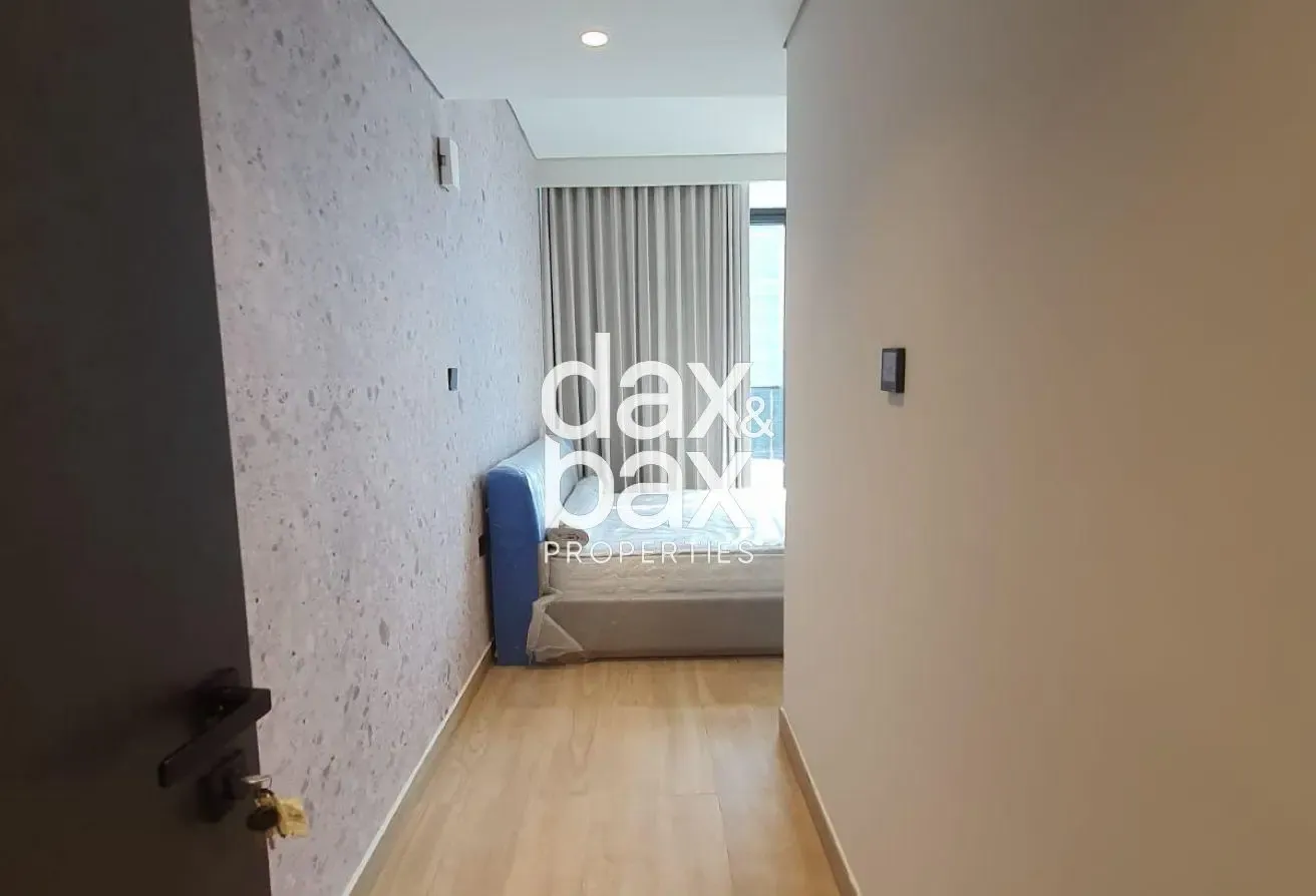 Modern Studio | Downtown City View | Multiple Unit