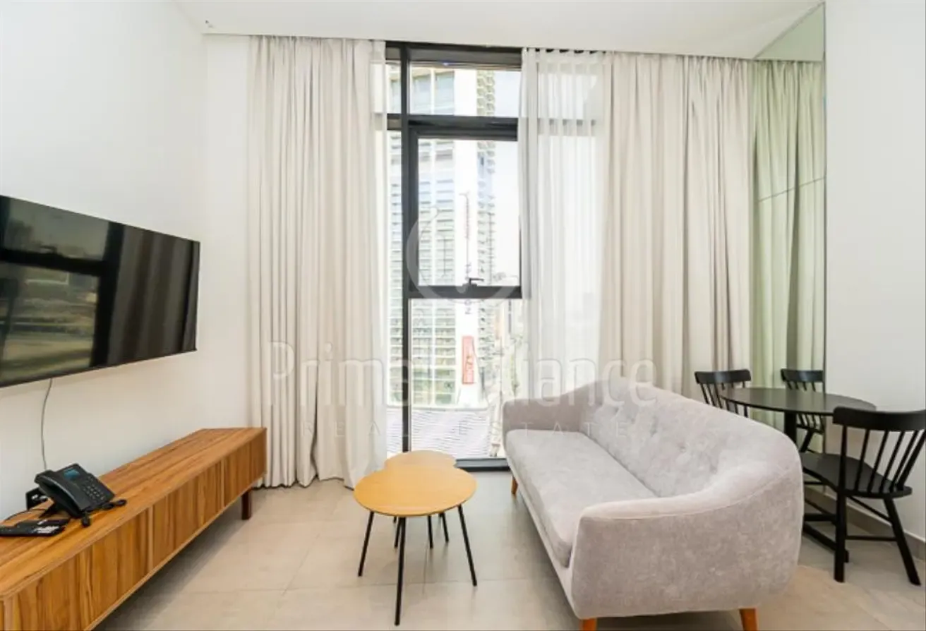 Spacious Layout | High Floor | Community View