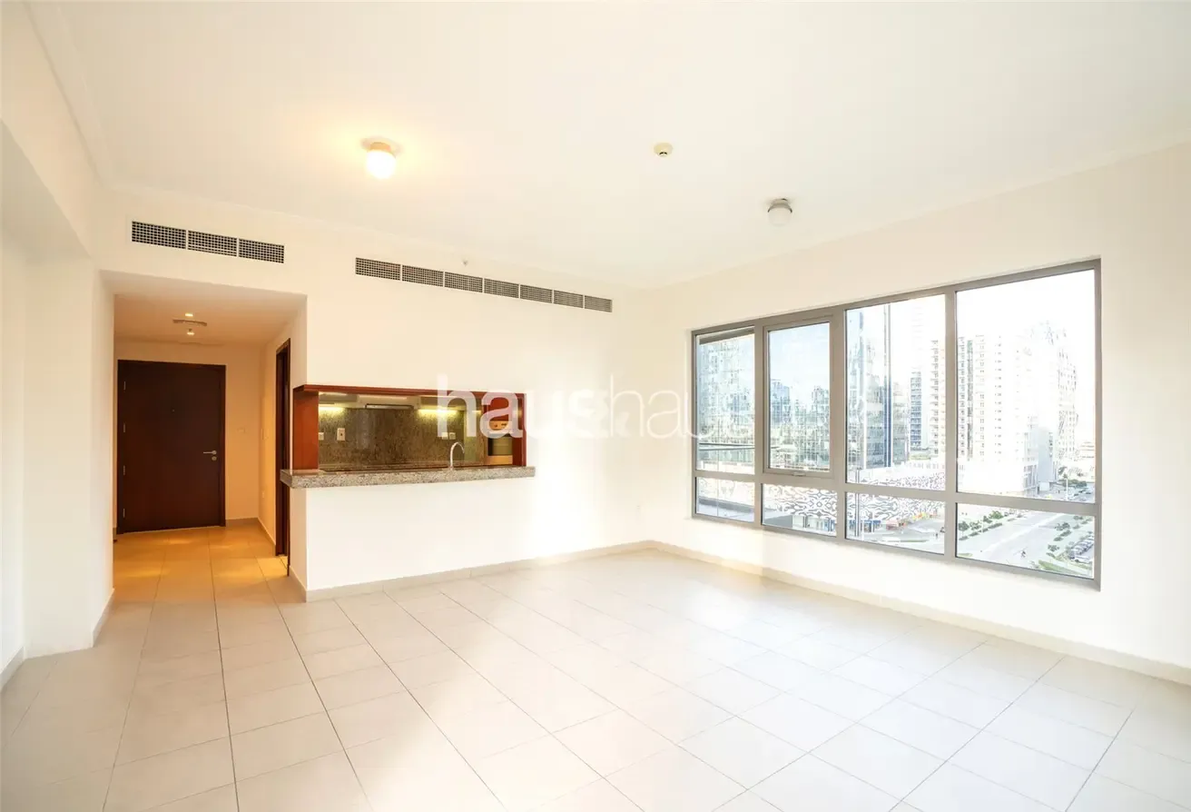 Vacant and Ready | Spacious | EMAAR