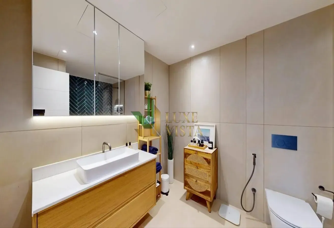 Fully Renovated | Burj View | Corner Unit