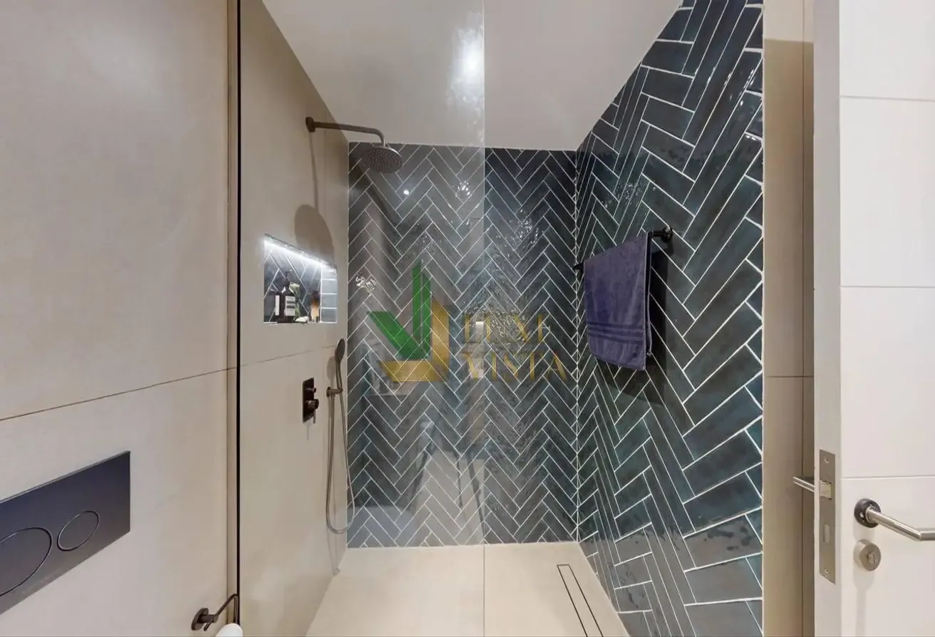 Fully Renovated | Burj View | Corner Unit