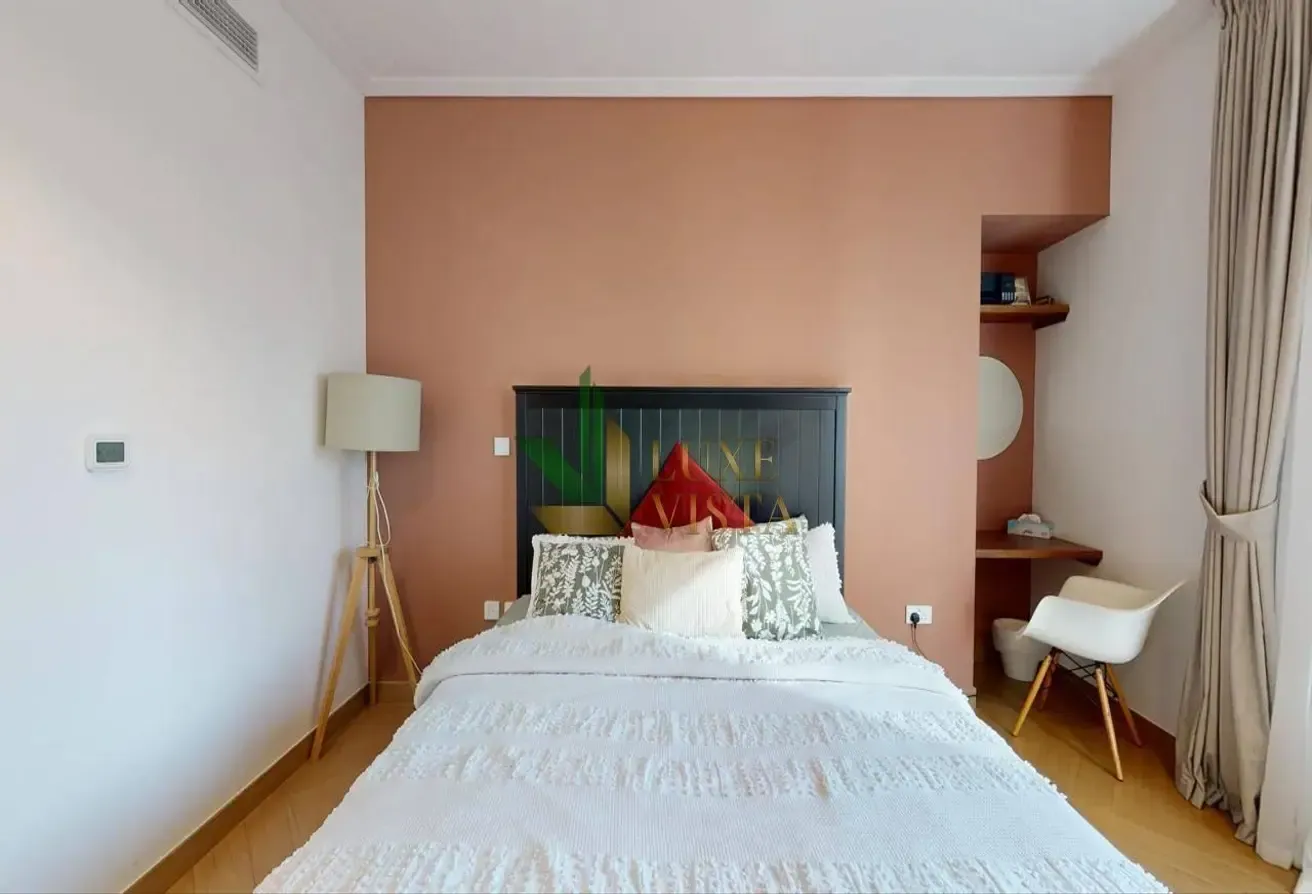 Fully Renovated | Burj View | Corner Unit