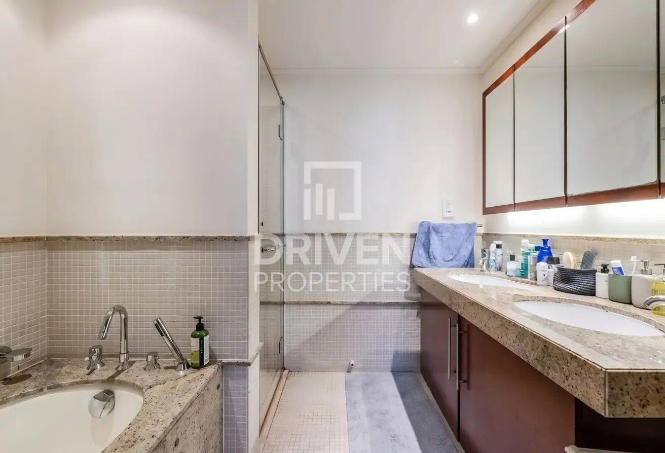 Spacious Apt with Maids Room | Burj View