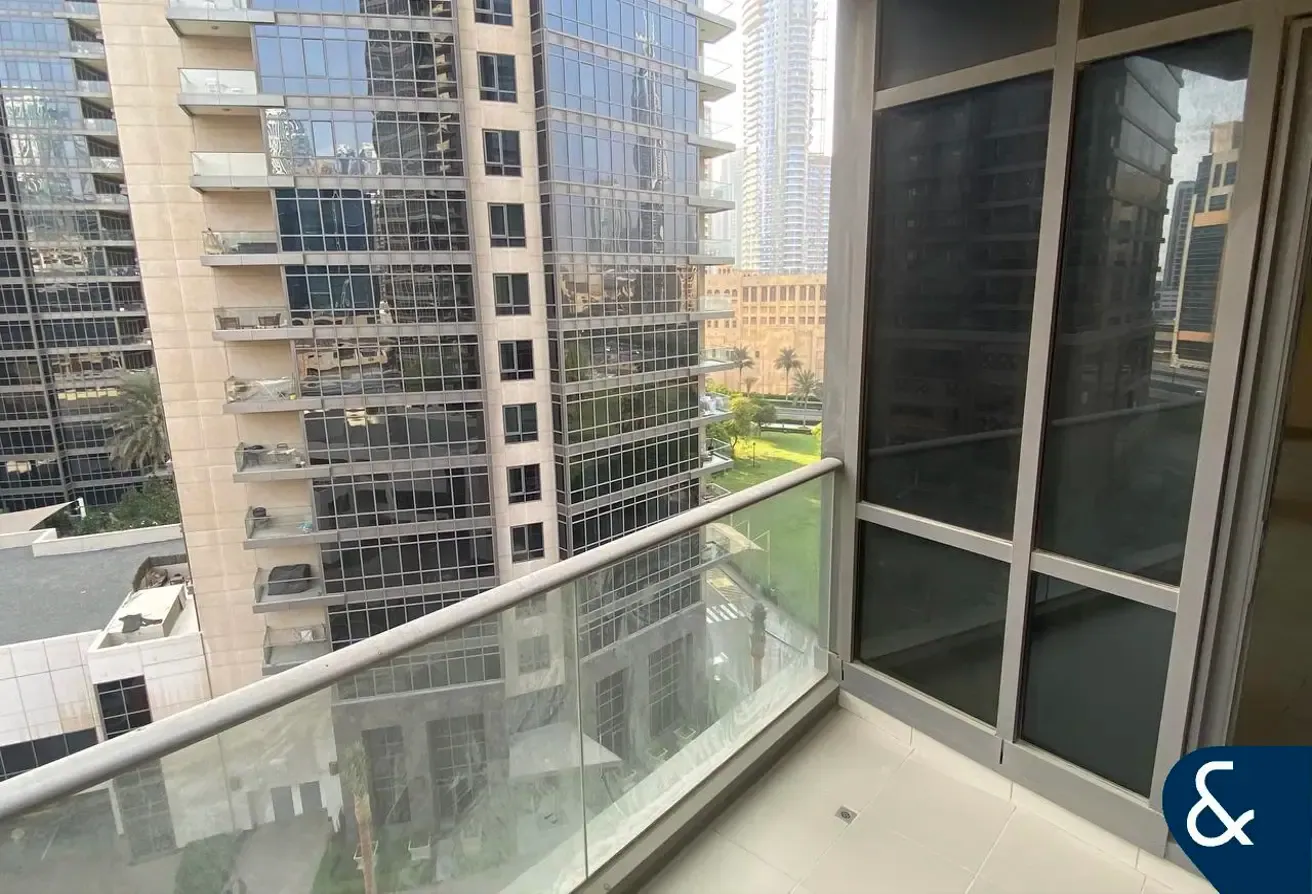 Large Layout | Vacant on Transfer | Park View
