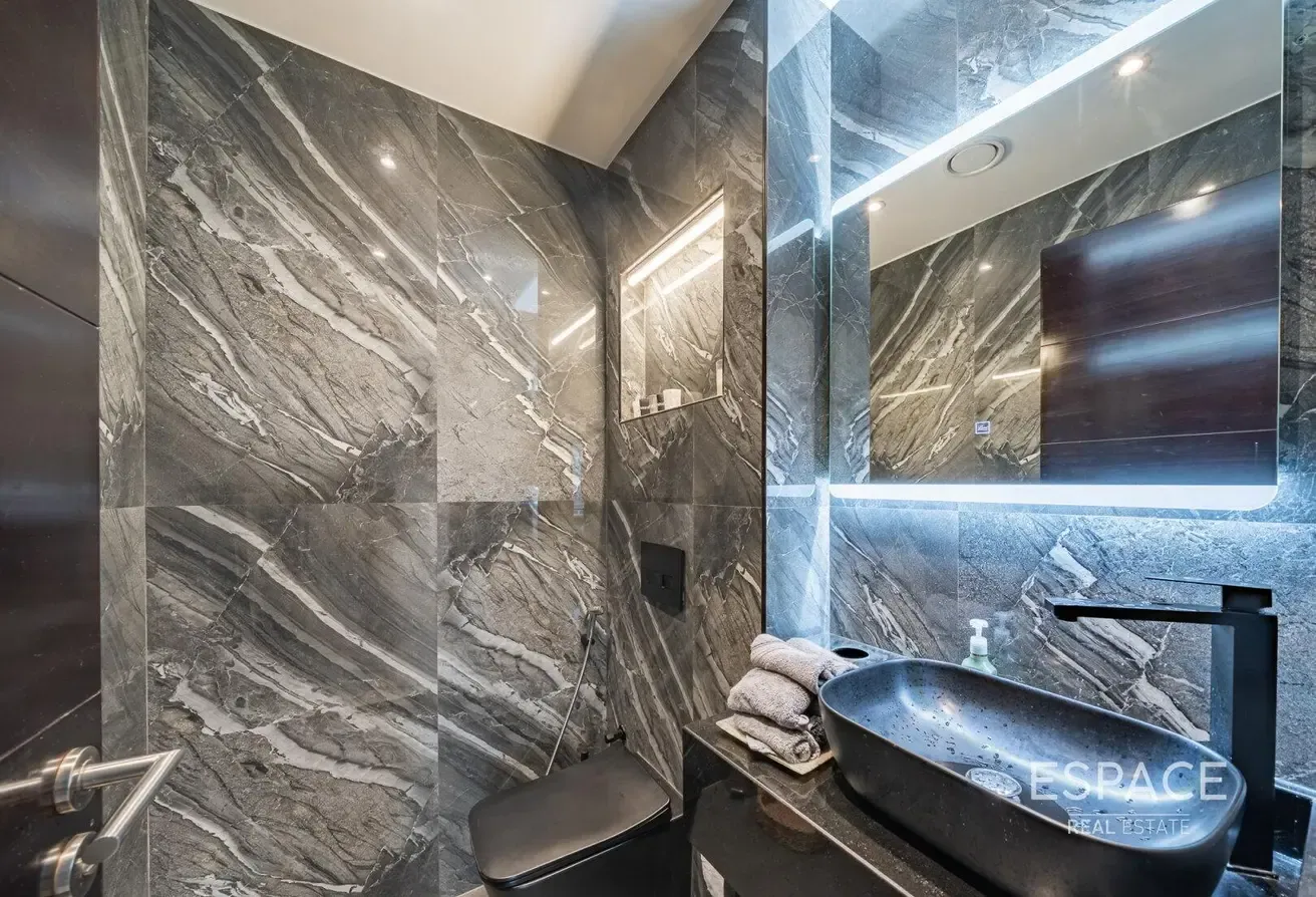 Fully Upgraded | Burj View | Huge Layout