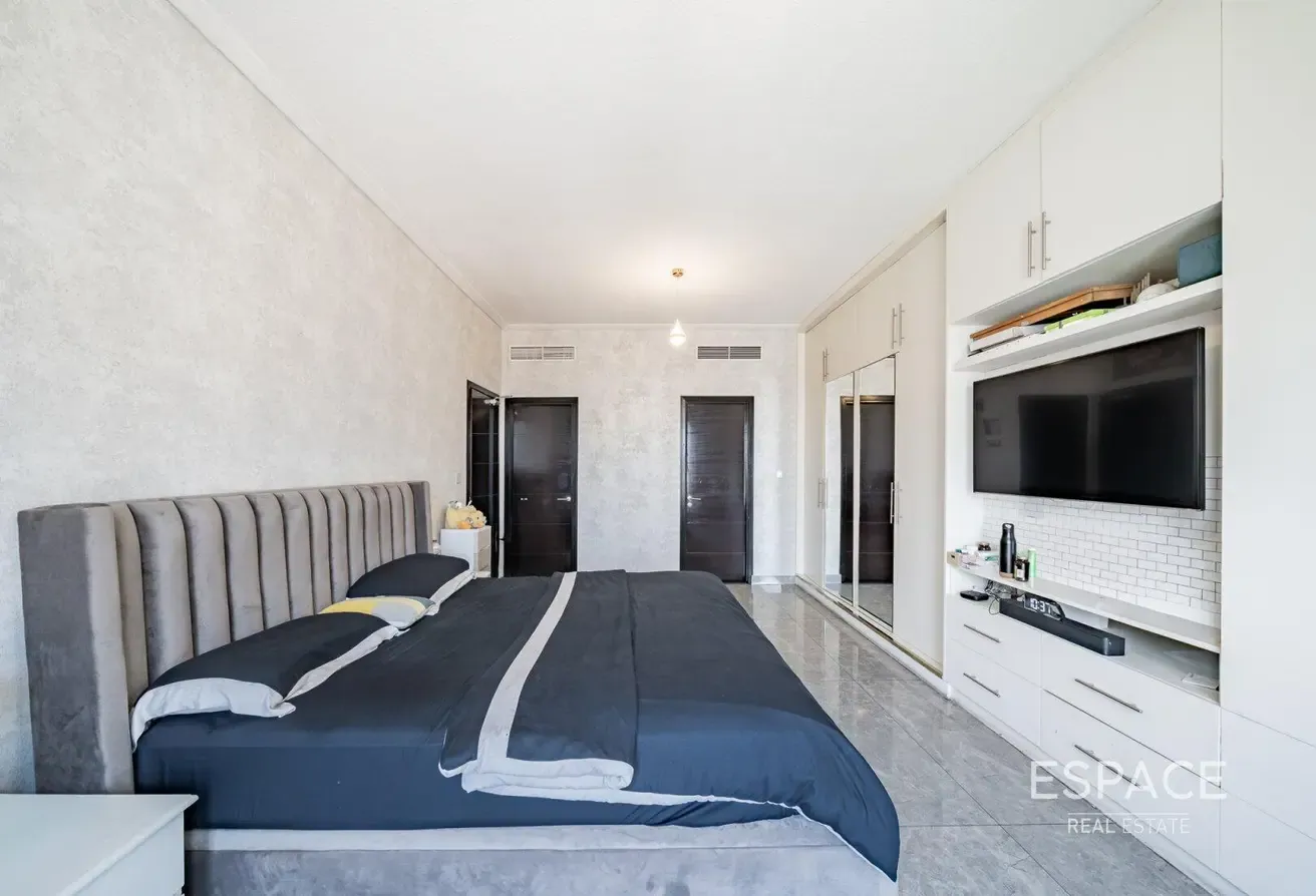 Fully Upgraded | Burj View | Huge Layout