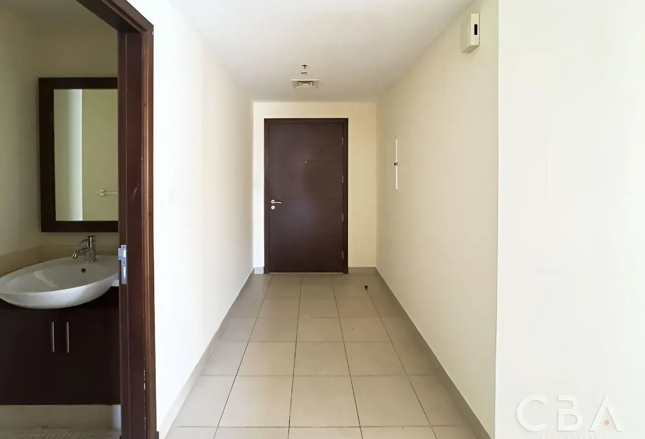 BURJ VIEW | VACANT | RENOVATION OPPORTUNITY