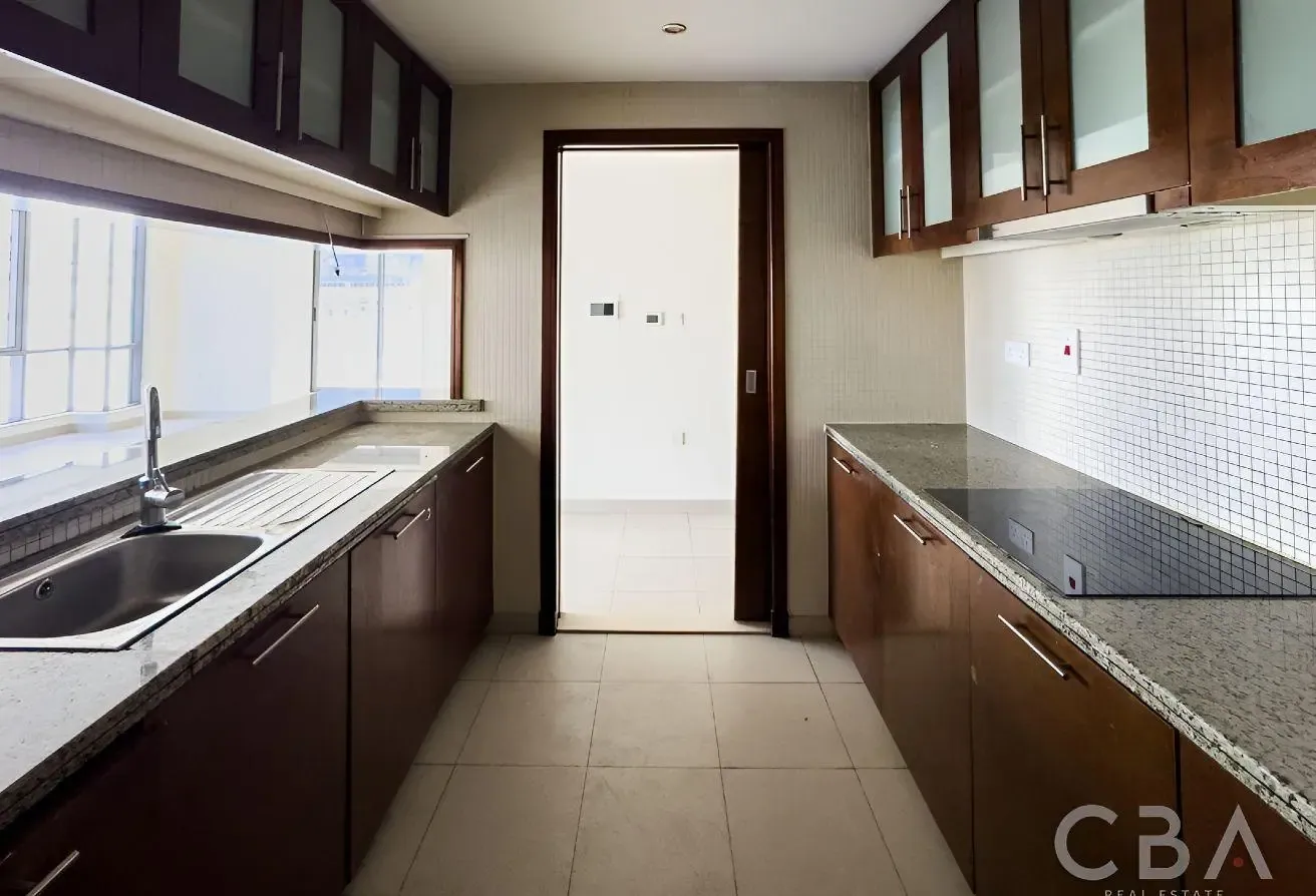 BURJ VIEW | VACANT | RENOVATION OPPORTUNITY