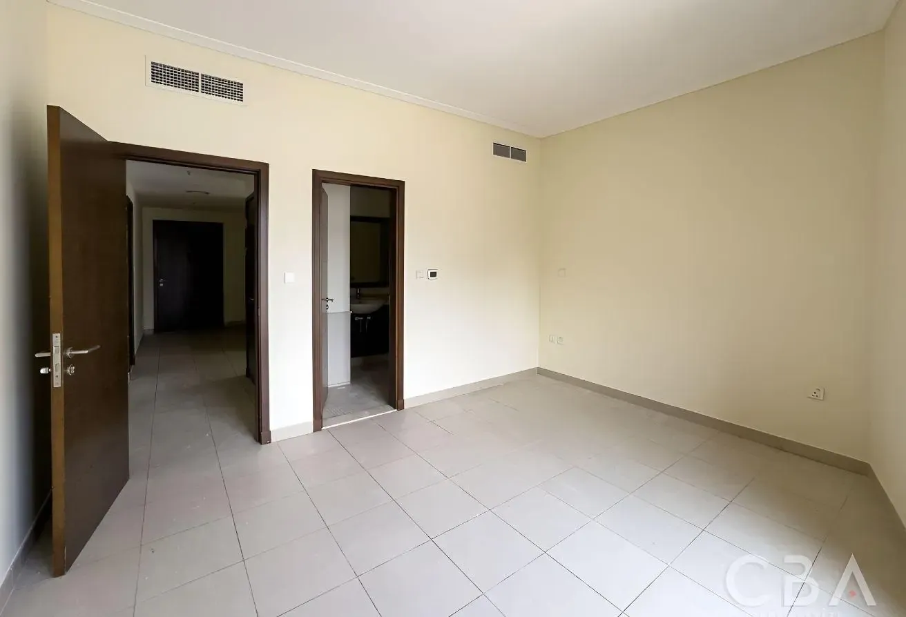 BURJ VIEW | VACANT | RENOVATION OPPORTUNITY