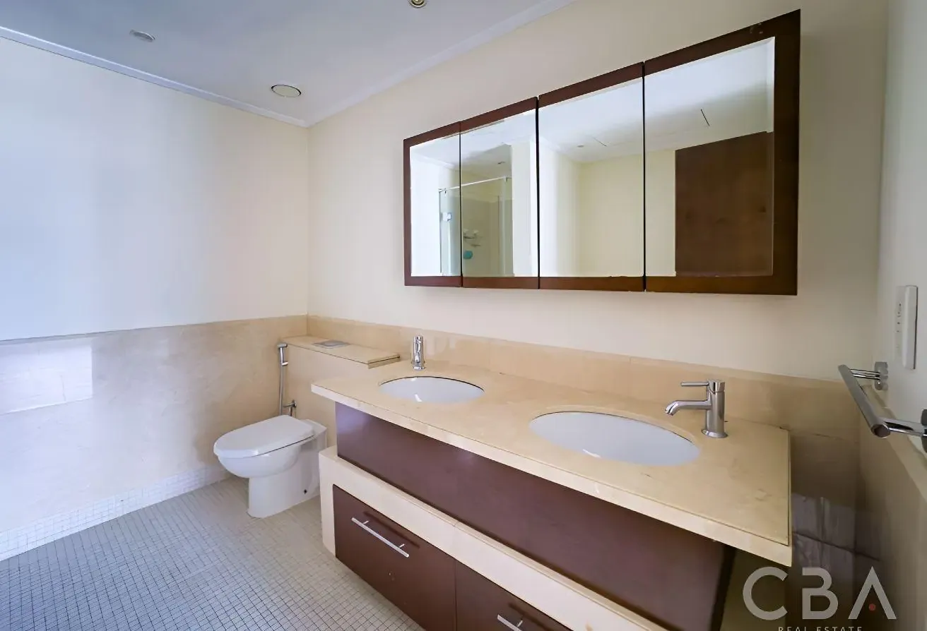 BURJ VIEW | VACANT | RENOVATION OPPORTUNITY