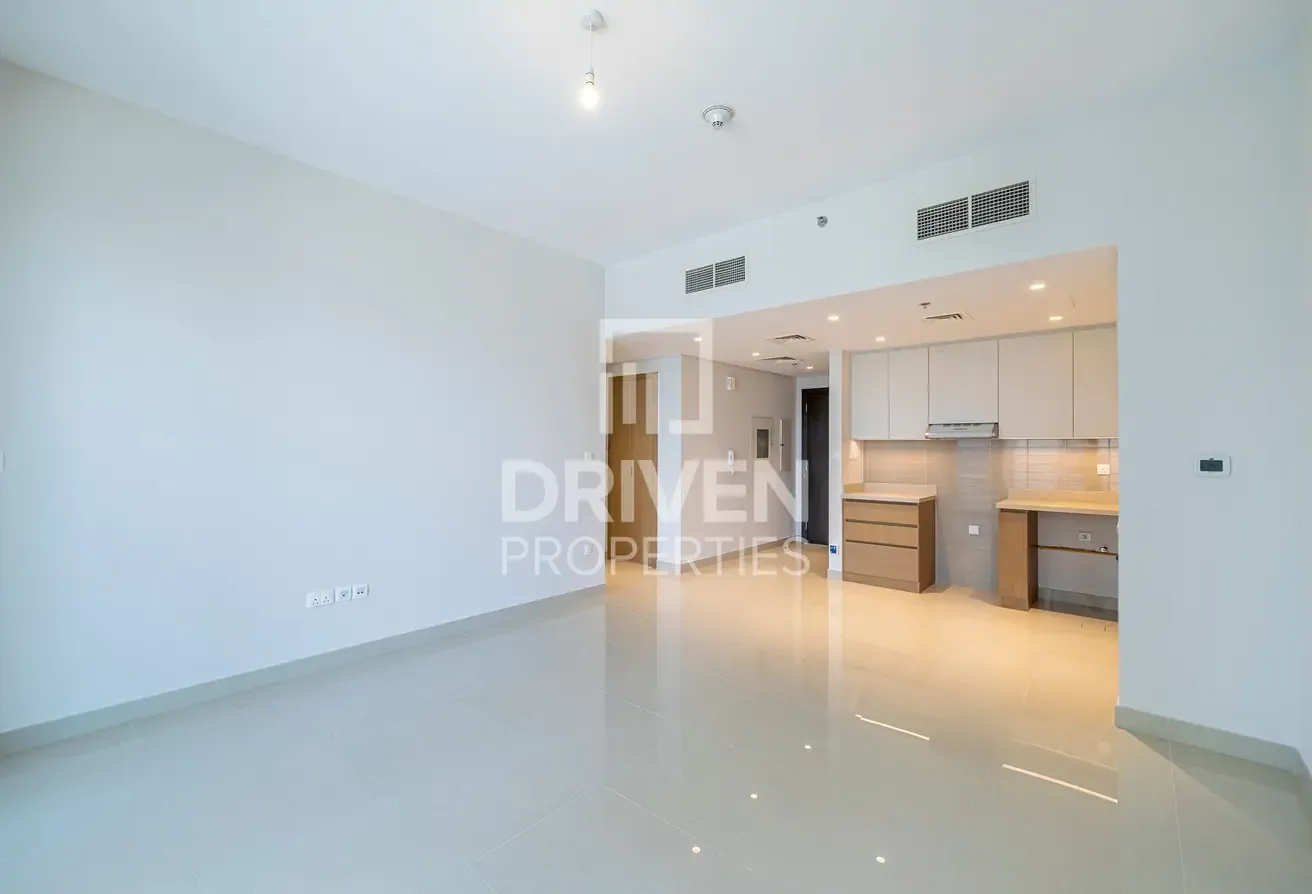 Well-managed and Tenanted Apt | Mid Floor