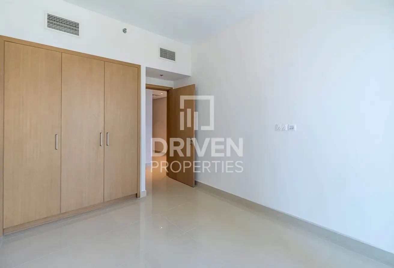 Well-managed and Tenanted Apt | Mid Floor