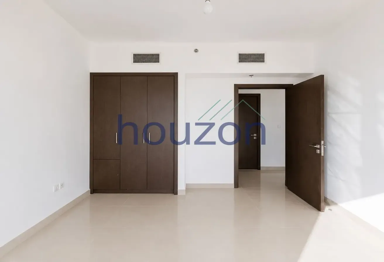 Spacious 1BR | Vacant Now | Great location