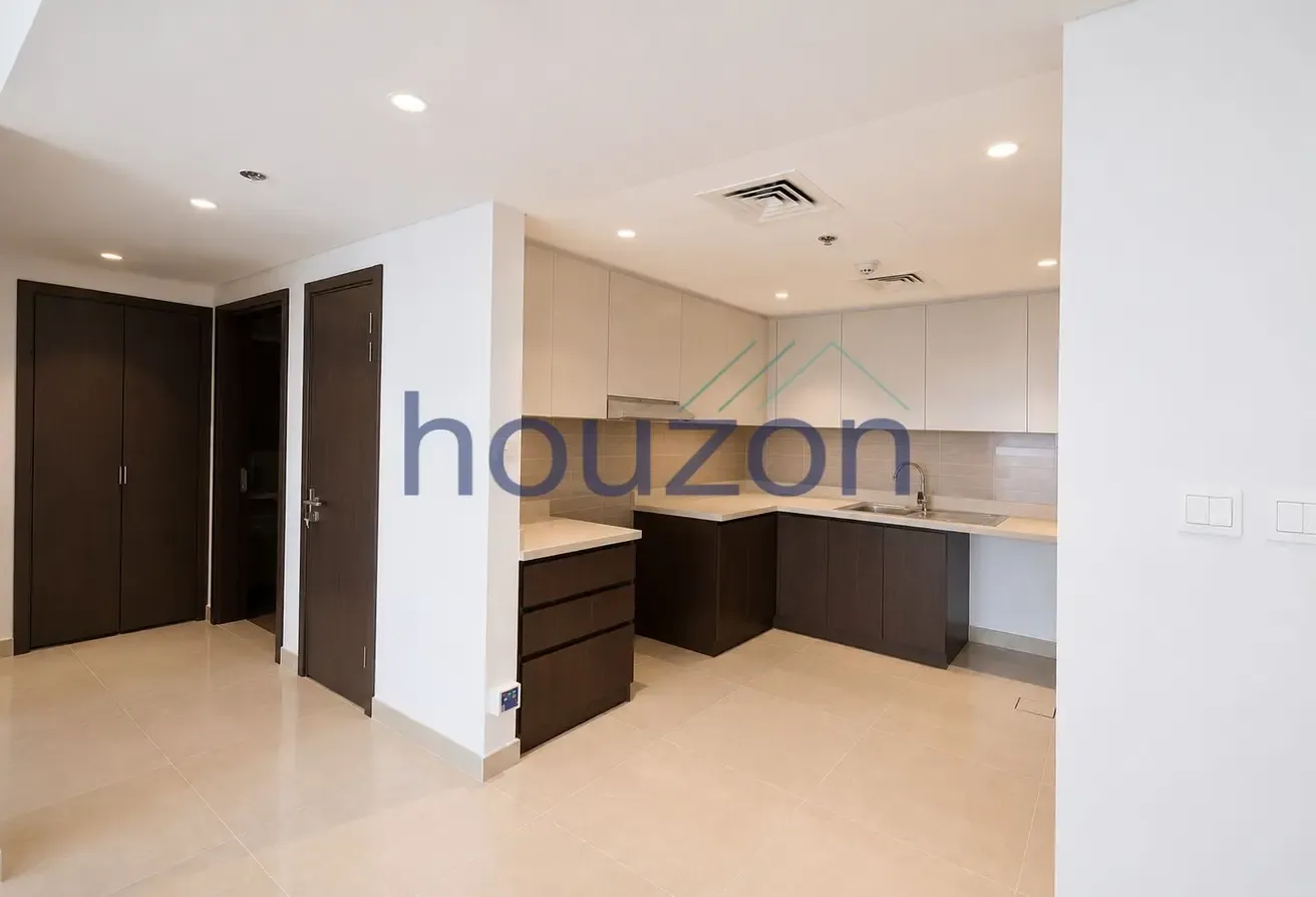 Spacious 1BR | Vacant Now | Great location