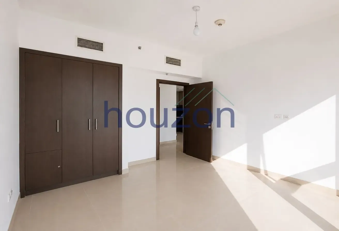 Spacious 1BR | Vacant Now | Great location
